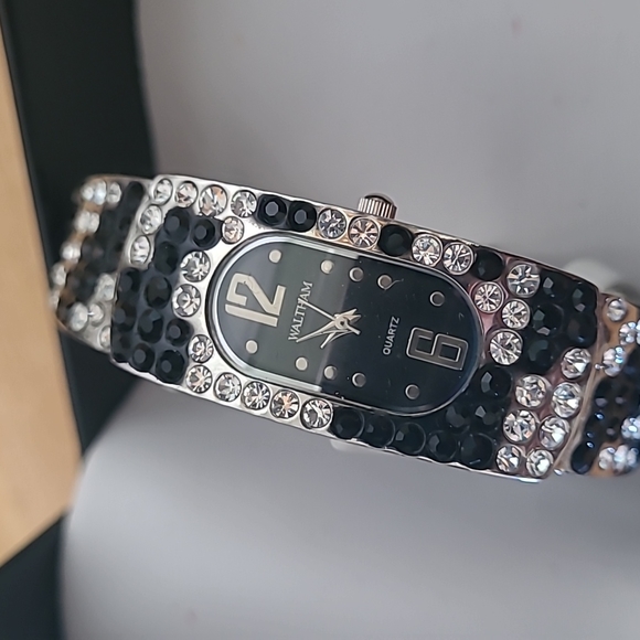 Watch - Picture 2 of 4